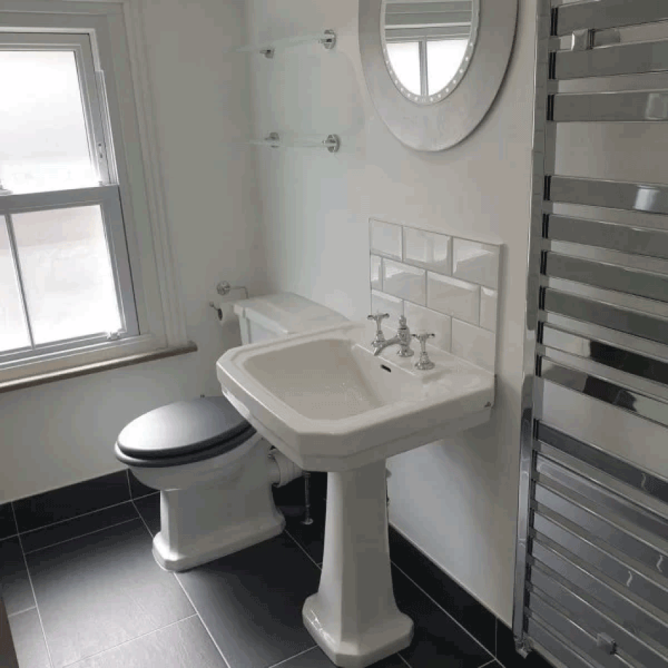 Traditional-style-bathroom