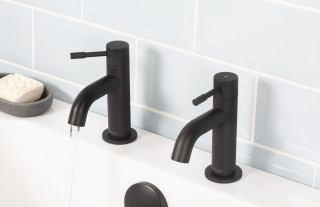 MI 3 4 BLKLifestyle 6