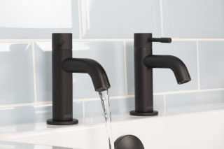 MI 3 4 BLKLifestyle 5