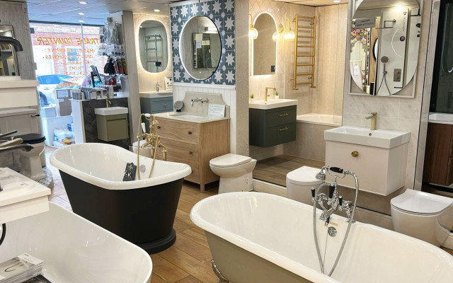 Explore our stunning range of free-standing baths in a luxurious showroom setting. Discover your perfect bathroom today!