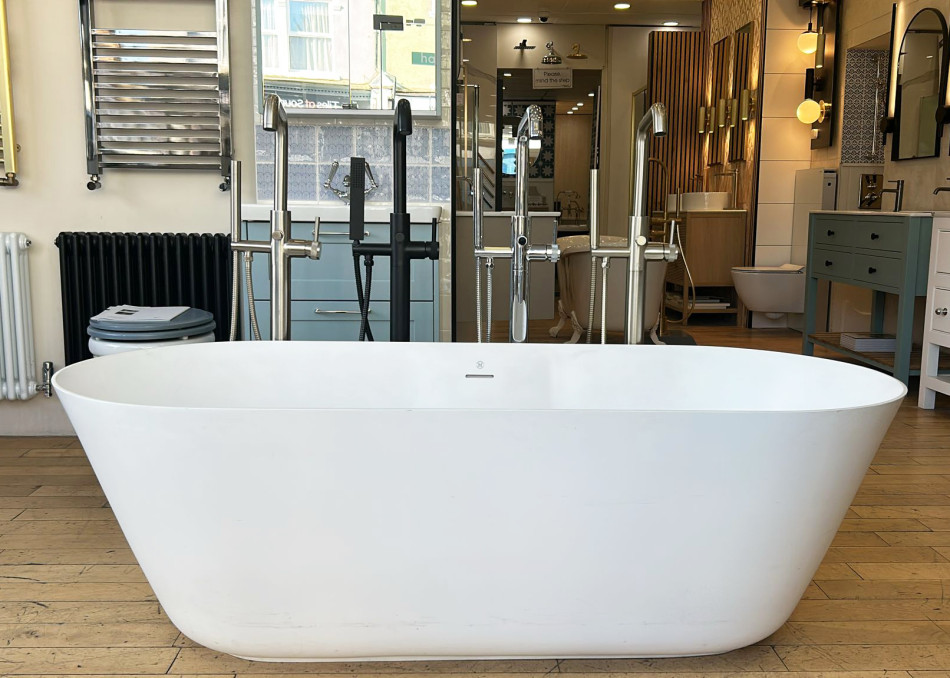 Freestanding-bath-floor-taps