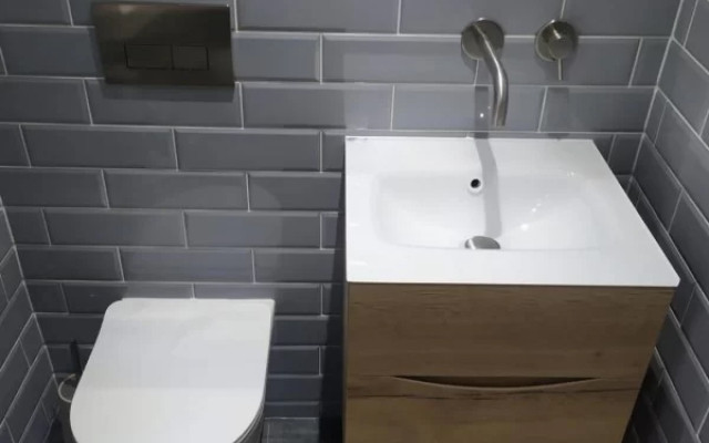 Cloakroom-toilet