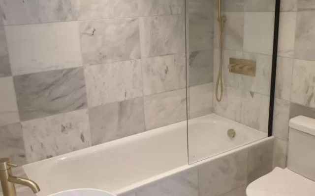 Small-bathroom-beige-tiles