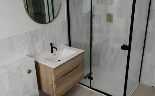 Shower-cubicle